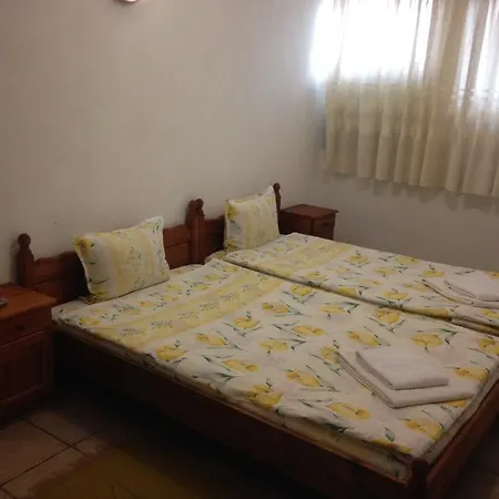 Pri Chakara Hotel 2*