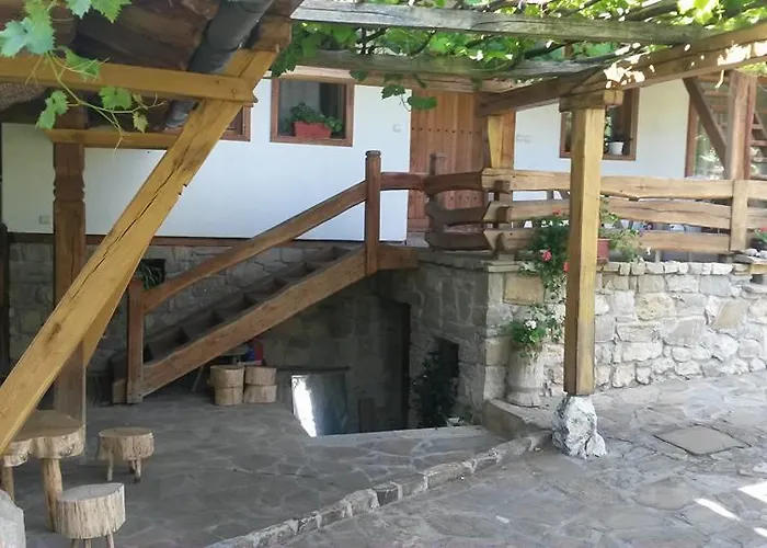 Hotel Pri Chakara 2*