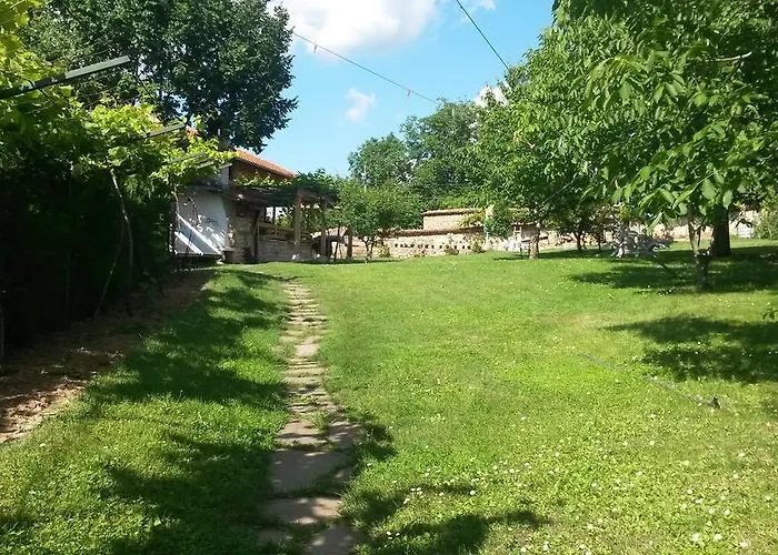 Pri Chakara Hotel 2*