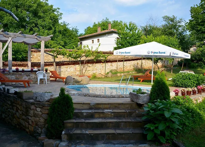 Pri Chakara Hotel 2*